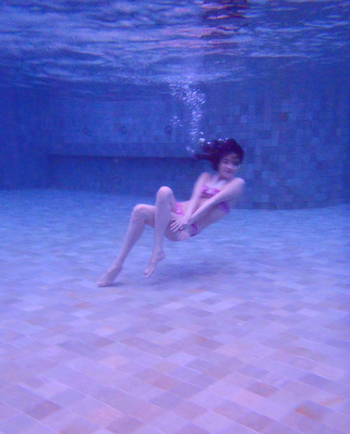 Thư Kỳ, Sao pose hình, Sao Hoa ngữ, Chuyện của sao