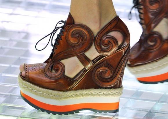 Xu hướng giày dép, Giày dép, Giày đế xuồng, Boot thấp cổ, Sandal, Bộ sưu tập giày