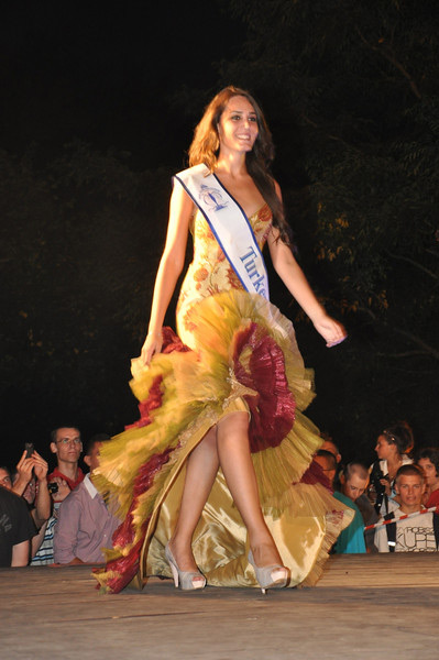 Hoa hậu Siêu quốc gia, Cuộc thi sắc đẹp, Ảnh đẹp hoa hậu, Miss Supranational 2011, Trang phục dân tộc