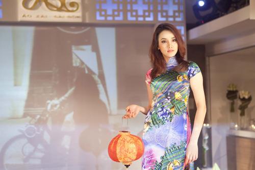 Ngọc Trinh, Đêm thời trang ABC, Trình diễn thời trang, Hoa hậu, Thời trang sao, Người đẹp, Thời trang