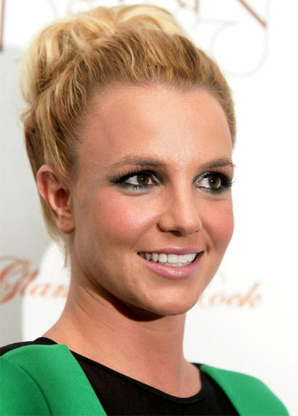 Britney Spears, Công chúa nhạc Pop, Sao lộ hàng, Scandal