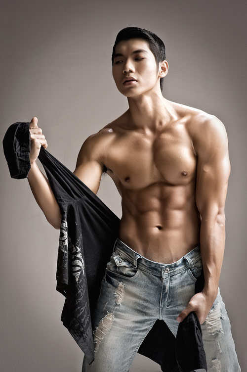 Trương Nam Thành, Manhunt International 2011, Siêu mẫu, Siêu mẫu nam