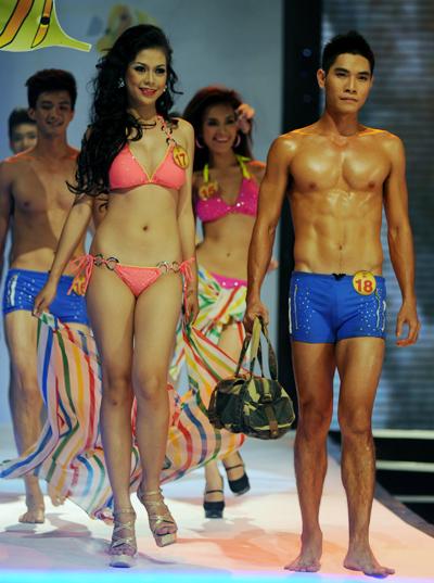 Siêu mẫu 2011, Bikini, Siêu mẫu Việt Nam 2011, Thí sinh siêu mẫu 2011, Siêu mẫu