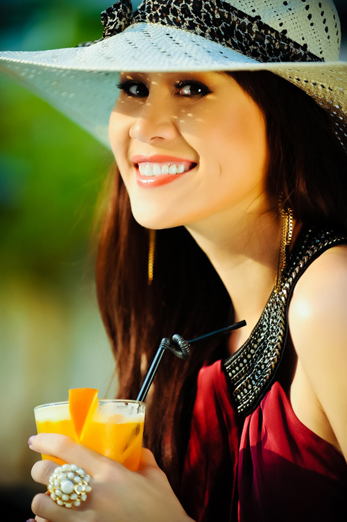 Thân Thúy Hà, Đầm đỏ, Váy đỏ, Hoa khôi, Người đẹp, Thời trang sao