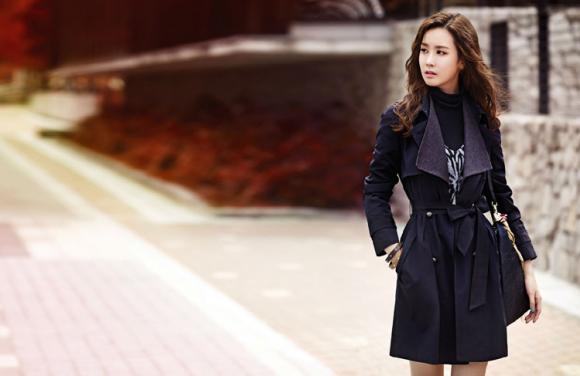 Thời trang ngày thu của Lee Da Hee gợi nét sang trọng, quý phái...