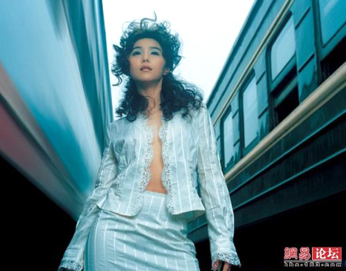 Ảnh thời trang 'siêu xấu' của Phạm Băng Băng
