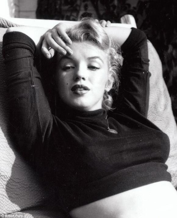 Mới đây nhiếp ảnh gia người Mỹ Anton Fury đã công bố những bức ảnh chưa từng thấy của 'biểu tượng sex' một thời Marilyn Monroe.