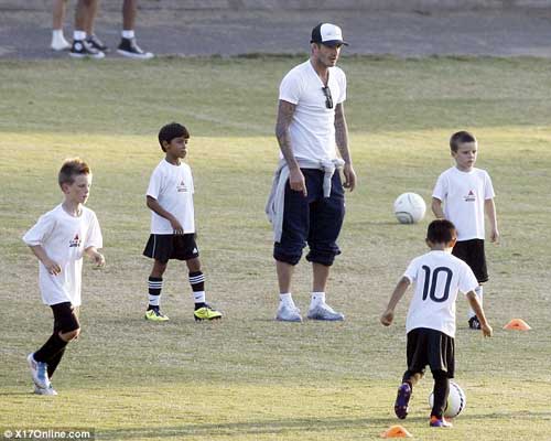 Becks “truyền nghề” cho con, Bóng đá, Becks, David Beckham, Brooklyn, Romeo, Cruz, bong da, the thao