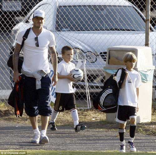 Becks “truyền nghề” cho con, Bóng đá, Becks, David Beckham, Brooklyn, Romeo, Cruz, bong da, the thao