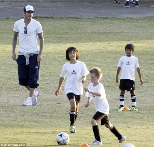 Becks “truyền nghề” cho con, Bóng đá, Becks, David Beckham, Brooklyn, Romeo, Cruz, bong da, the thao