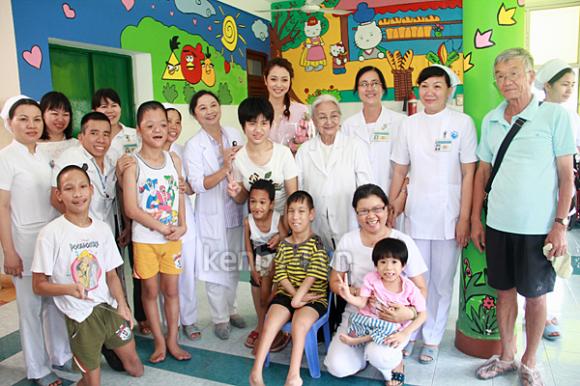 Jennifer Phạm,Sao làm từ thiện,Hoa hậu