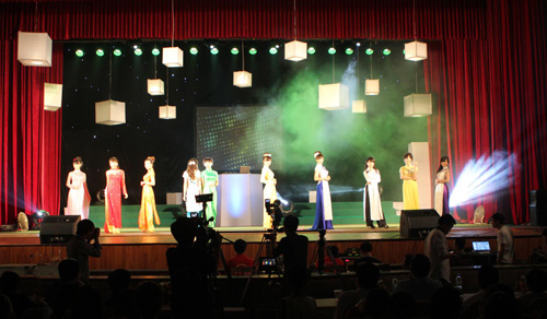 Miss Vinh qua ảnh,miss vinh,Trần Hà Uyên