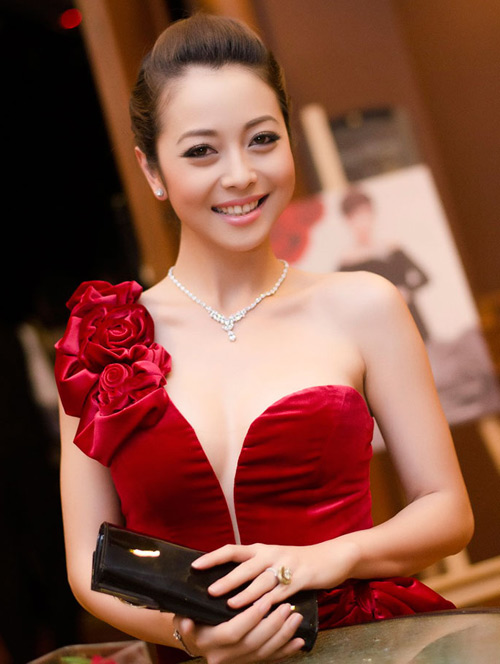 ngực đầy,ngực đẹp,mỹ nhân Việt,Lý Nhã Kỳ,Hoàng Oanh,ngực khủng,Mai Phương Thuý,Ngọc Trinh
