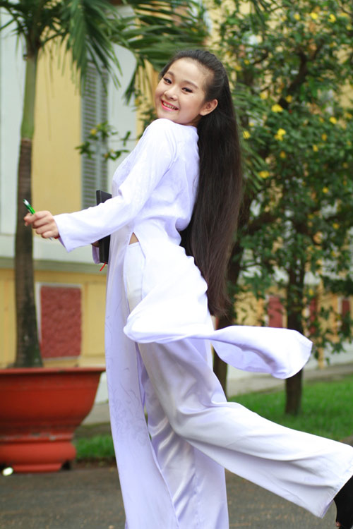 Tam Triều Dâng,bản sao angela phương trinh