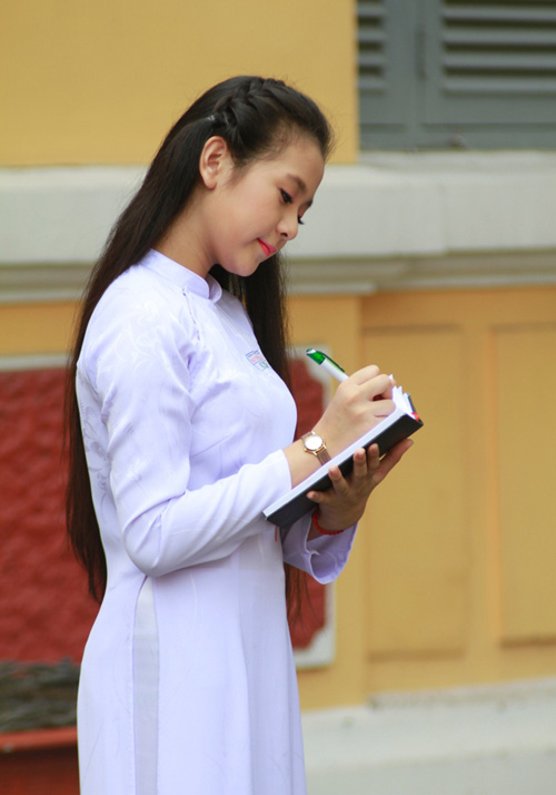 Tam Triều Dâng,bản sao angela phương trinh