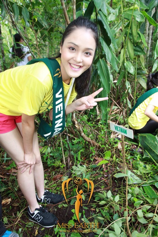 Á hậu hoàng anh,á hậu việt nam 2012,Hoa hậu Trái đất 2012,Miss Earth 2012