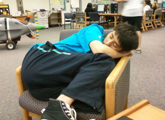 Giới trẻ,ngủ gật,ngủ trong thư viện,sinh viên