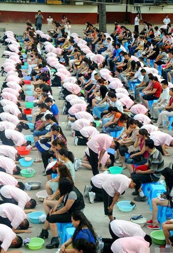 con trai tỏ tình,nam sinh,Quỳ gối,đàn ông