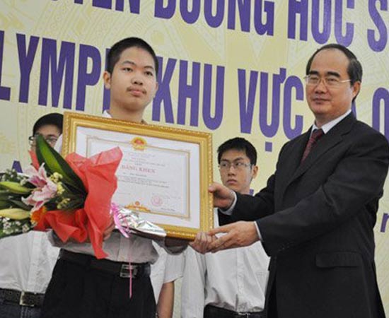 Nguyễn Thảo Ngọc,thủ khoa kép,Lê Đức Duẩn,thủ khoa nghèo,ĐH Dược Hà Nội,thí sinh đạp xe 300km đi thi,Lê Đức Thuận