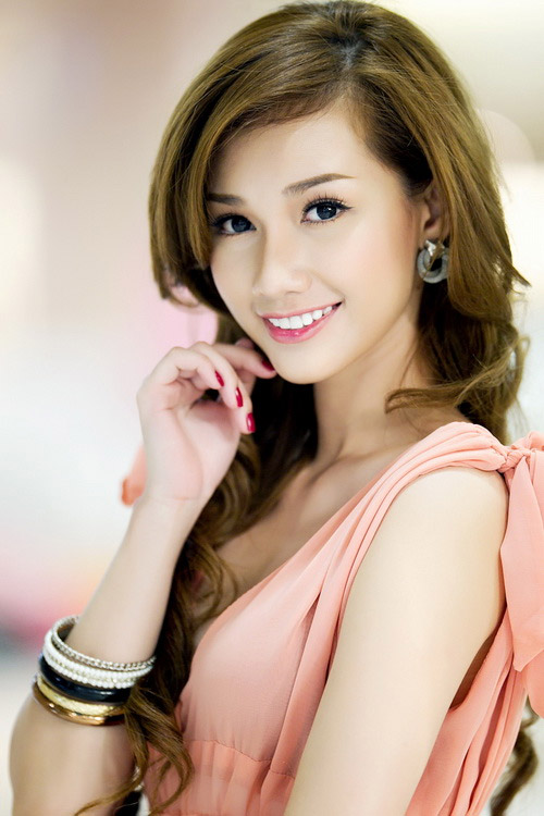 Hot girl,Quỳnh Chi,Huyền Trang,Yến Korea,Diệp Bảo Ngọc