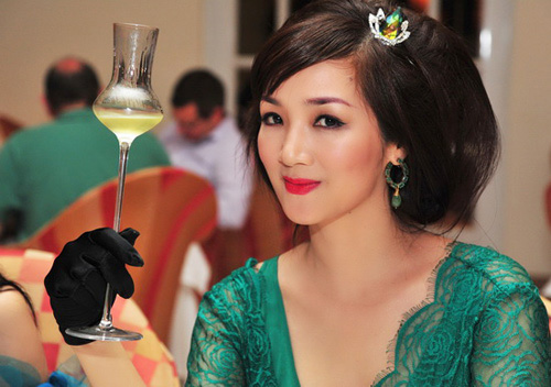 Hoa hậu thu thủy,Nguyễn Thiên Nga,Giáng My,Hà Kiều Anh,Hoa hậu việt nam