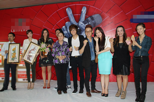 Á Quân The Voice Mỹ,Dia Frampton