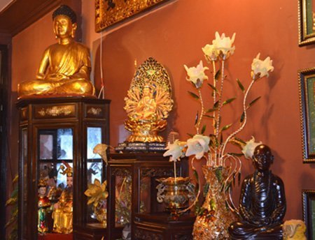 Ngôi nhà tâm linh,Em bé Hà Nội,Lan Hương gai góc trên sân khấu,Lan Hươngrất tâm linh