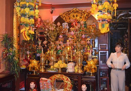 Ngôi nhà tâm linh,Em bé Hà Nội,Lan Hương gai góc trên sân khấu,Lan Hươngrất tâm linh