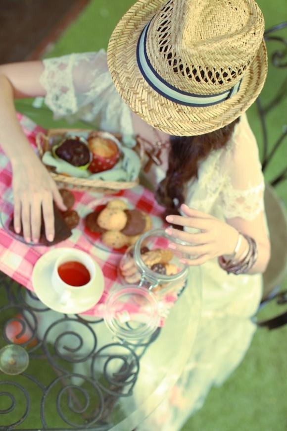 hiền thục,Bộ ảnh mới màu sắc của Hiền Thục,Hiền Thục tung hứng với bánh ngọt