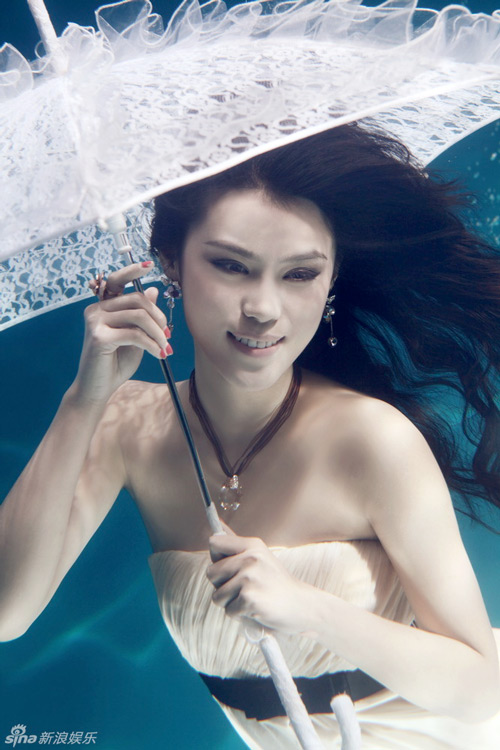 Chụp hình dưới nước,thế giới sao,trương hồ phương nga,hàn đan đồng,vn's next top,phạm băng băng