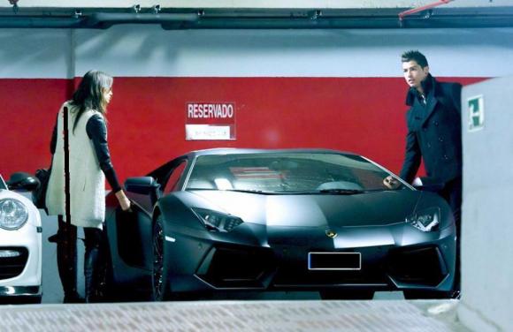 Cận cảnh siêu “ngựa chiến” Lamborghini của Cristiano Ronaldo