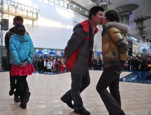 Chuyện lạ,chuyện lạ thế giới,phi thường,kỳ quặc,thi hôn,valentine,lễ tình nhân