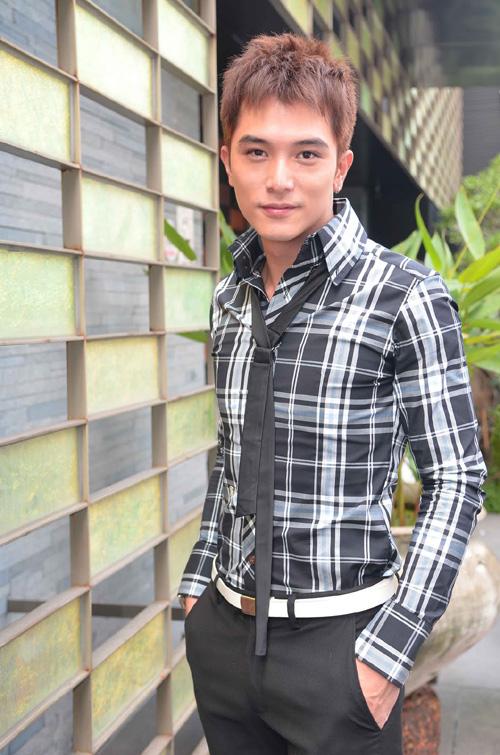 Sao,Khiếm khuyết,la chí tường,giả tịnh văn,thi dịch nam,khưu trạch