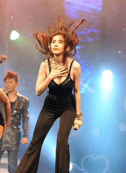 gợi cảm,phản cảm,sexy,dung tục,thu minh,thủy tiên,mai phương thúy