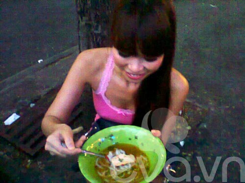 Hà Anh,siêu mẫu,bình dân,vỉa hè,ăn vỉa hè