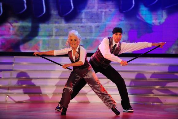 Chuyện lạ,chuyện lạ thế giới,phi thường,kỳ quặc,nữ vũ công salsa acrobatic,Sarah Paddy Jones