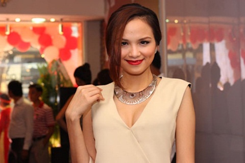 đầm chữ V siêu sexy,sao tây,sao Việt,thời trang,Thanh Hằng,Midu,Phương Thanh,người đẹp