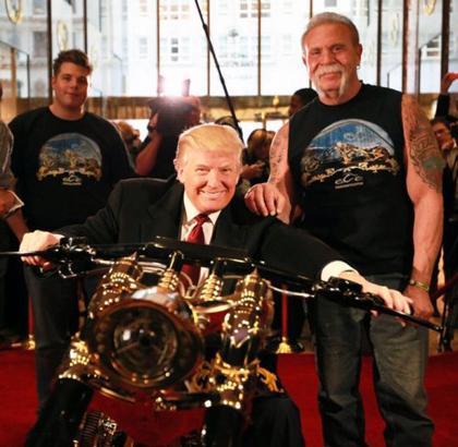 Donald Trump,xe chooper dát vàng