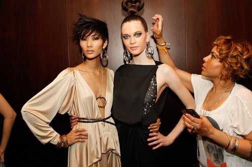 Hoàng Thùy,Vietnam's Next Top Model 2011,Người mẫu