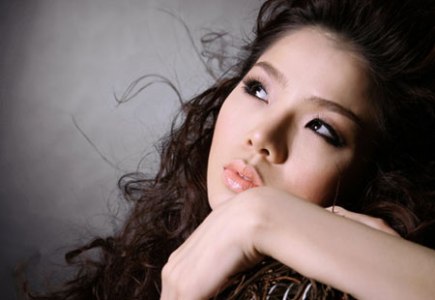 Uyên Linh,Mai Hương,tranh giải,bài hát yêu thích,liveshow,ca sĩ