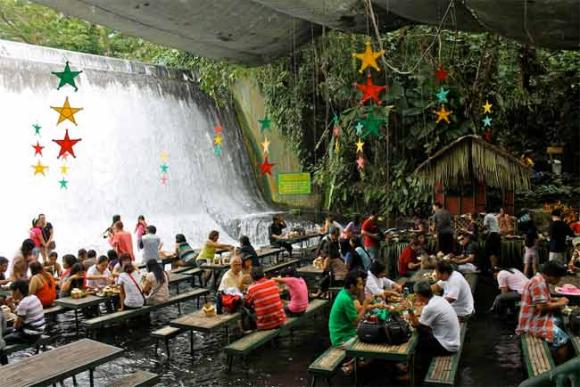 chuyện lạ,chuyện lạ thế giới,phi thường,kỳ quặc,nhà hàng,thác nước