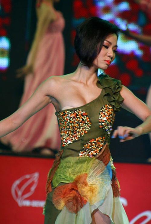 Sao,công nghệ,vòng một,thời trang