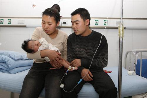 Chuyện lạ,chuyện lạ thế giới,phi thường,kỳ quặc,bé gái,bé giá 5 chân