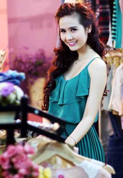 San San,Huyền Lizzi,Thùy Anh