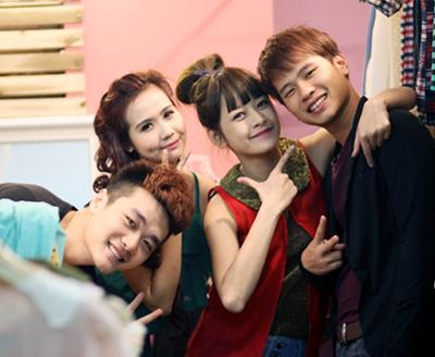 San San,Huyền Lizzi,Thùy Anh