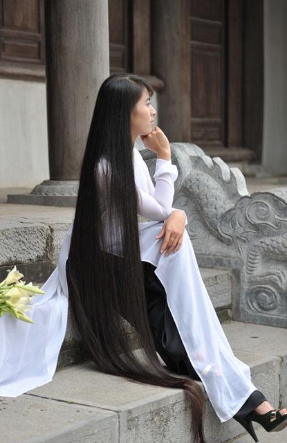 Nữ sinh học viện cảnh sát có suối tóc dài 1,6m