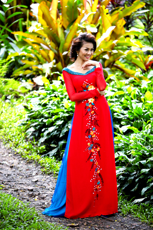 ao dai cach tan, ao dai cuoi, thanh hang voi ao dai