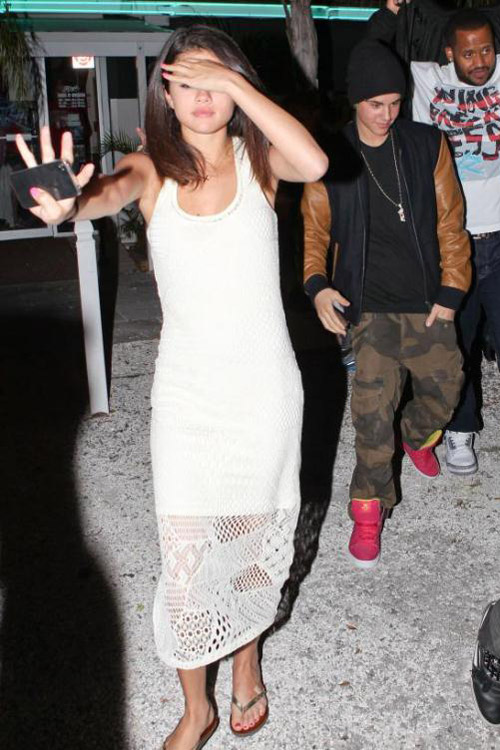 Miley Cyrus,Paris Hilton,Lindsay Lohan,Selena Gomez,paparazi