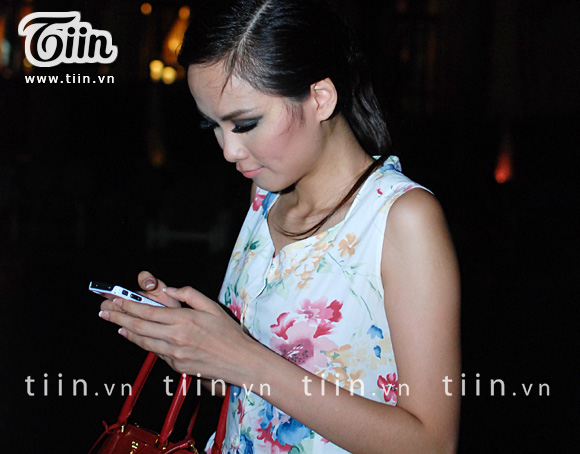 Diễm Hương,gợi cảm,áo dài,khoét sâu ngực,hoa hậu,scandal,hớ hênh,lộ,hở,từ thiện