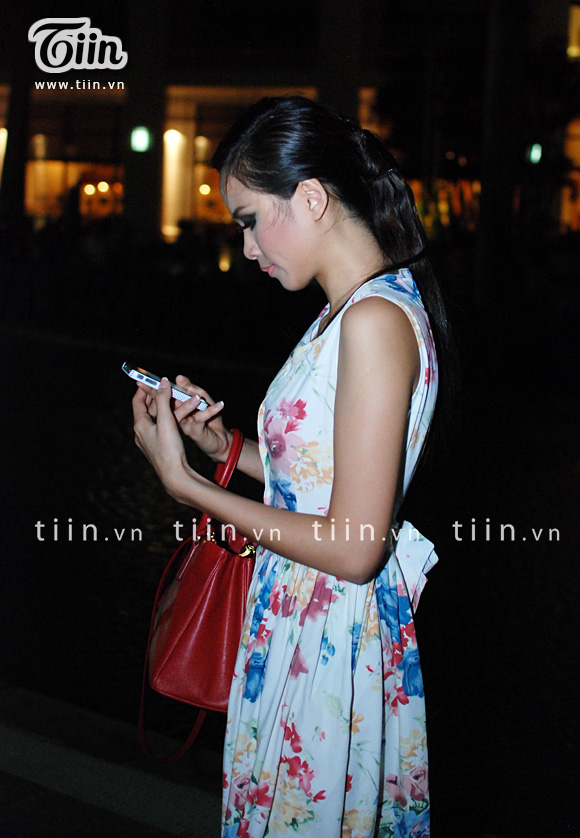 Diễm Hương,gợi cảm,áo dài,khoét sâu ngực,hoa hậu,scandal,hớ hênh,lộ,hở,từ thiện